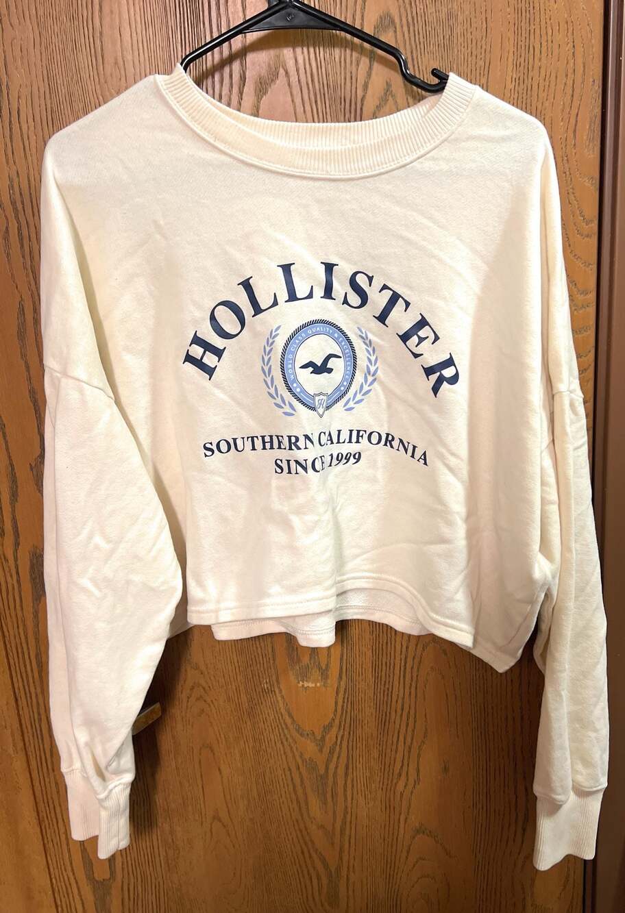 Hollister Southern California Since 1999 Cropped Crewneck Sweatshirt Cream